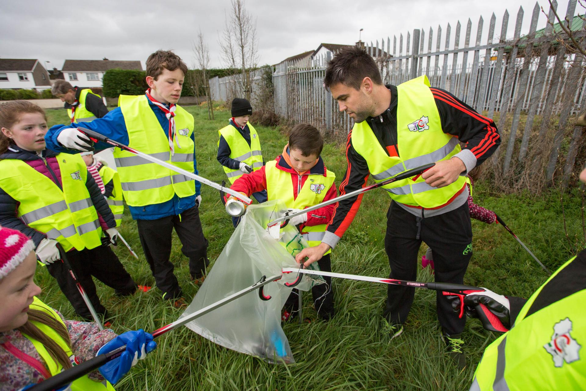 Conor Murray with TLC volunteers