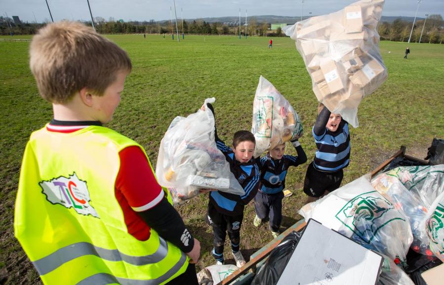 Image of volunteers helping TLC