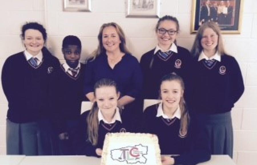 Colaiste Chiarain Croom Receive TLC Cake